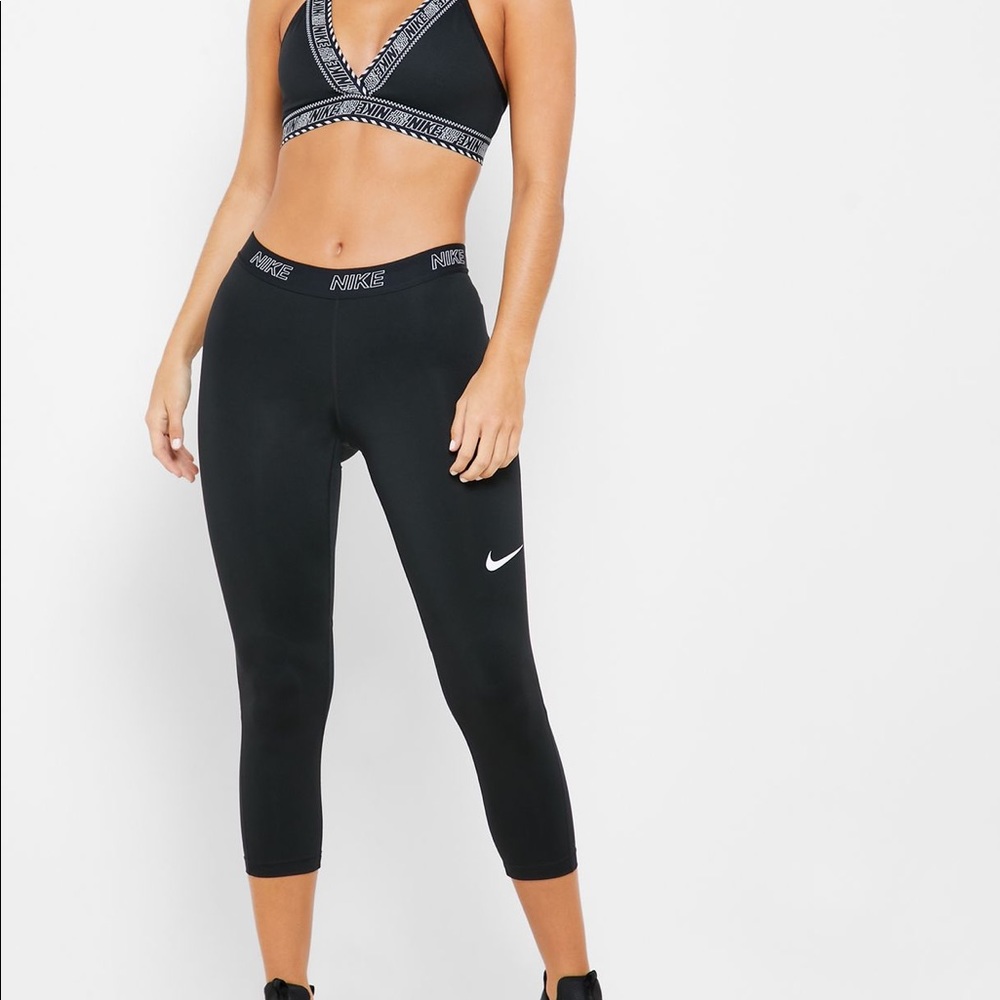 NWT Nike Crop Leggings